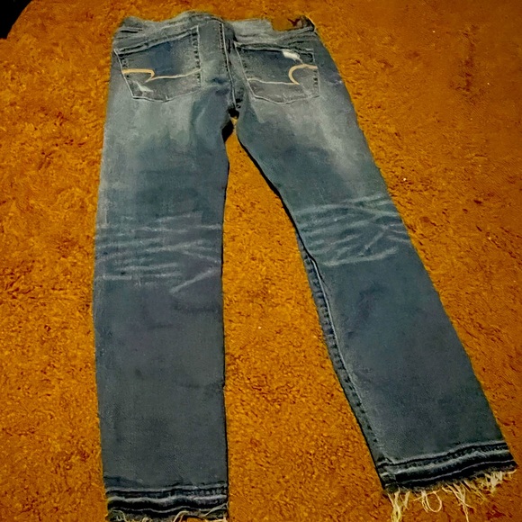 Size 4 long American eagle Jeans 👖 with holes! - Picture 2 of 5